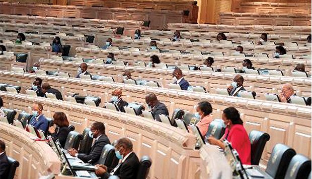 Proposta de Revisão da Constituição começa a ser discutida no Parlamento