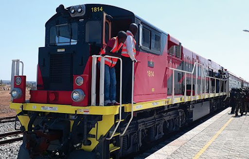 Furtados mais de 400 parafusos da linha férrea do Caminho-de-Ferro de Luanda