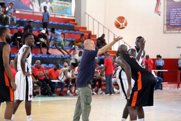Torneio de basquetebol Victorino Cunha começa hoje em Luanda