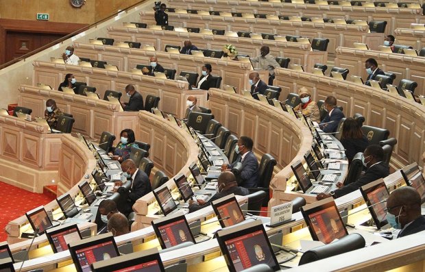 Parlamento aprova Lei sobre as Eleições Gerais