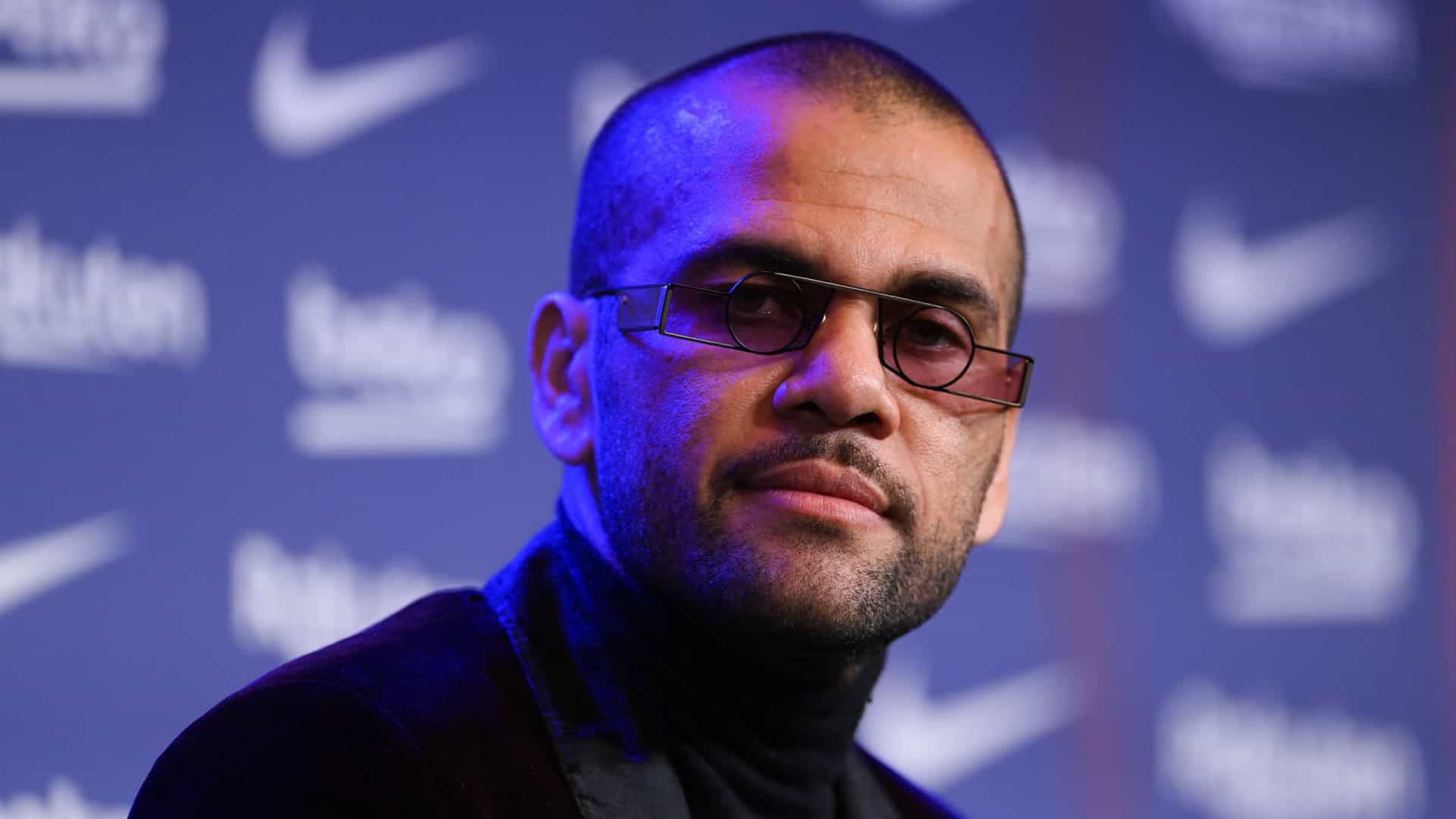Dani Alves deixa garantia: “Comigo o balneário do Barcelona fica melhor”