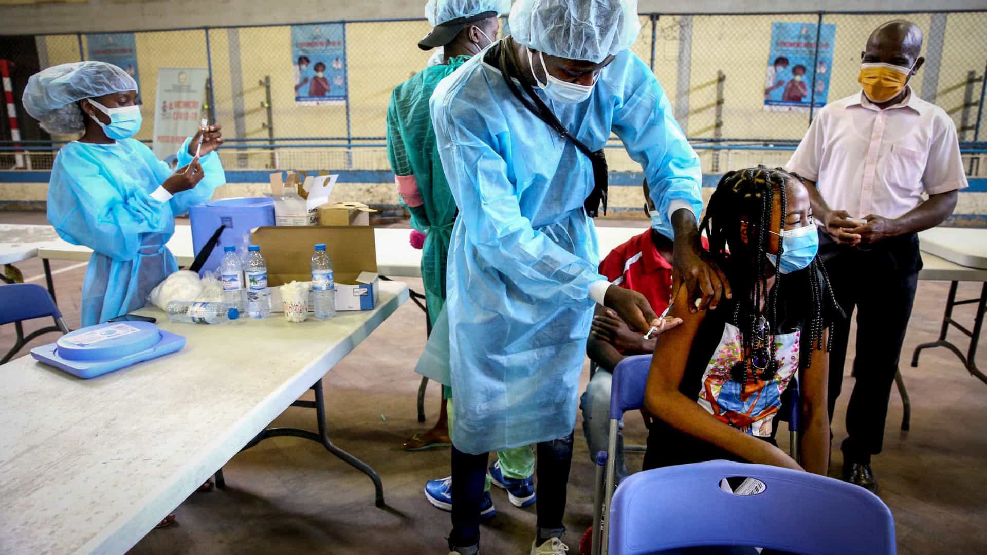 Crianças vacinadas vão “mobilizar” menores para campanha com fraca adesão