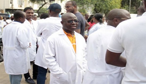 Enfermeiros nacionais estão em greve