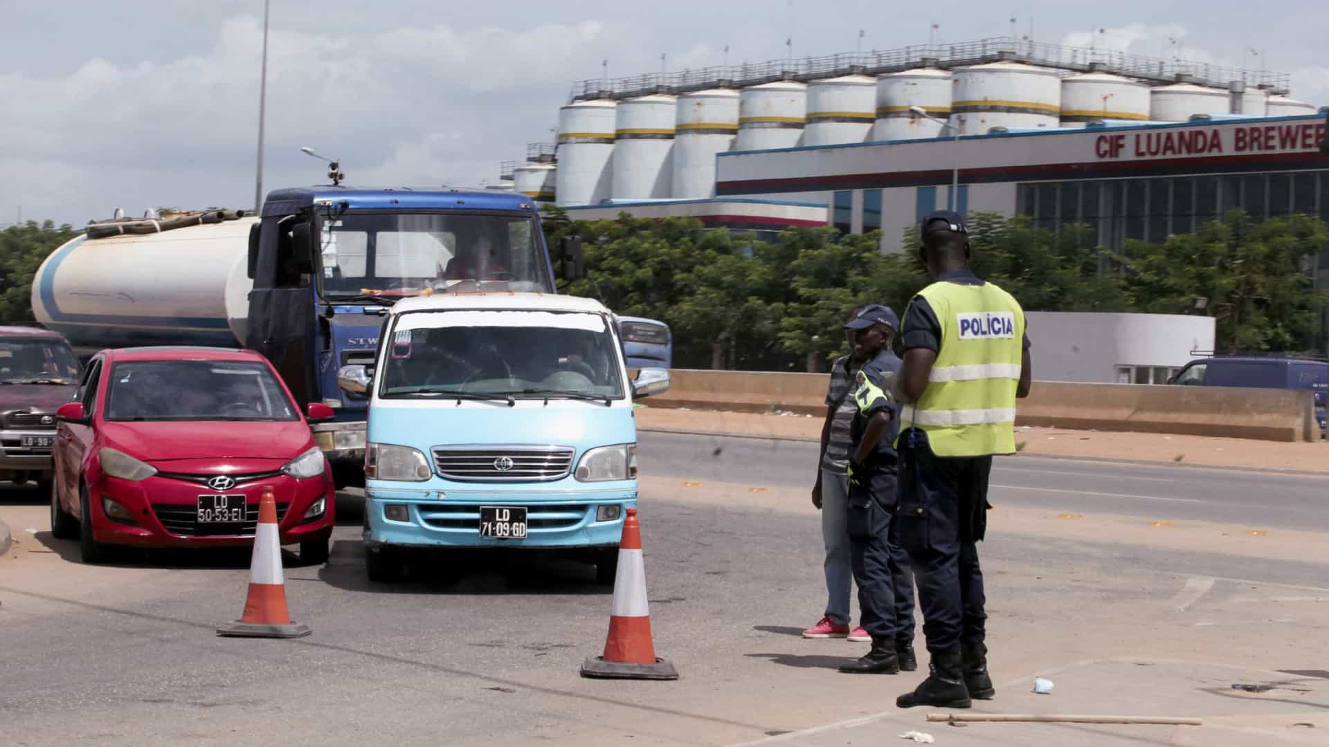 Confrontos e vandalismo marcam greve dos taxistas em Luanda