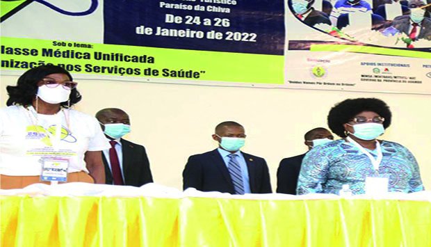 Mais de 100 falsos médicos desactivados da base de dados
