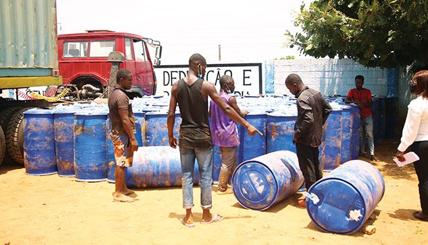 SIC trava contrabando de combustível para RDC