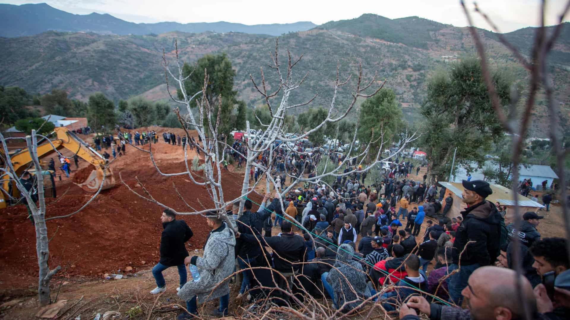 Marrocos. Resgate de menino que caiu num poço entra no terceiro dia