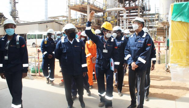 Refinaria de Luanda vai produzir 1.200 toneladas de gasolina/dia