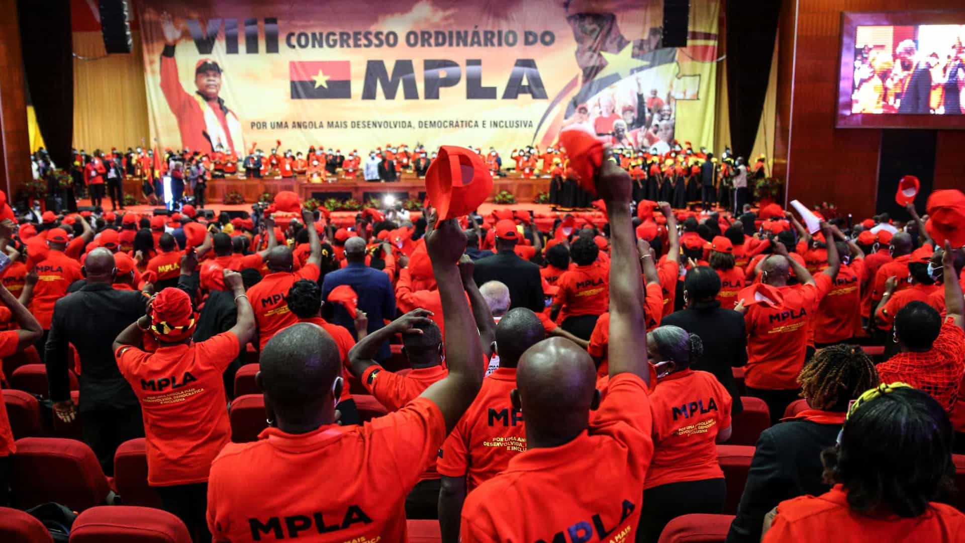 Líder do MPLA acusa adversários de campanha de descredibilização
