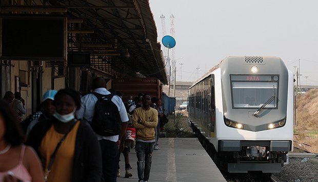Novos comboios em circulação para ajudar na mobilidade urbana