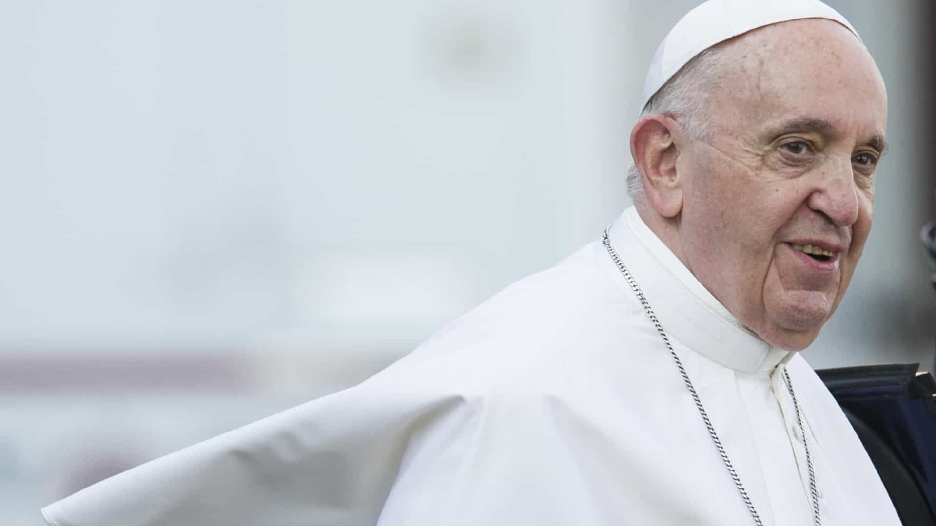 Papa lamenta cancelamento da viagem a África