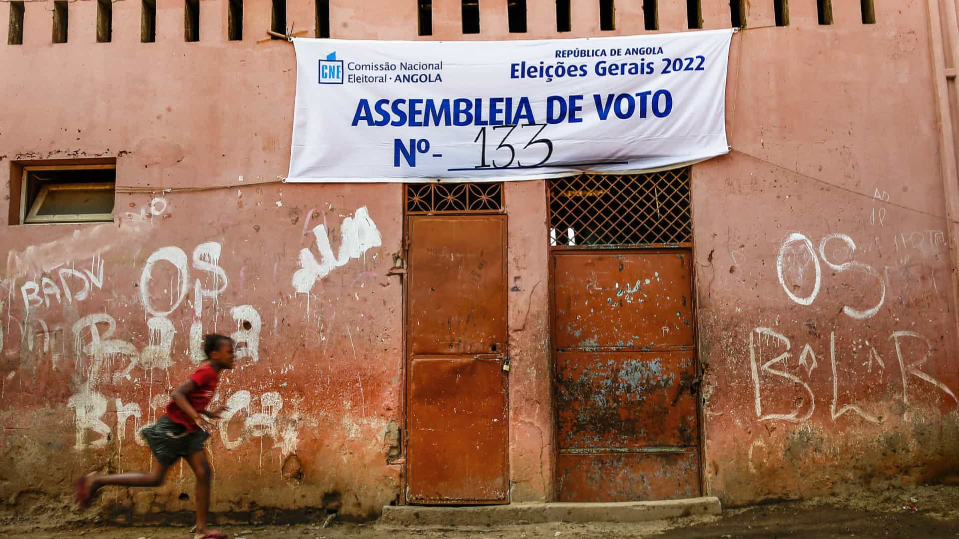 Quase 14,4 milhões chamados a votar na eterna disputa eleitoral