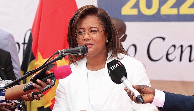 Nove milhões de livros escolares para Luanda