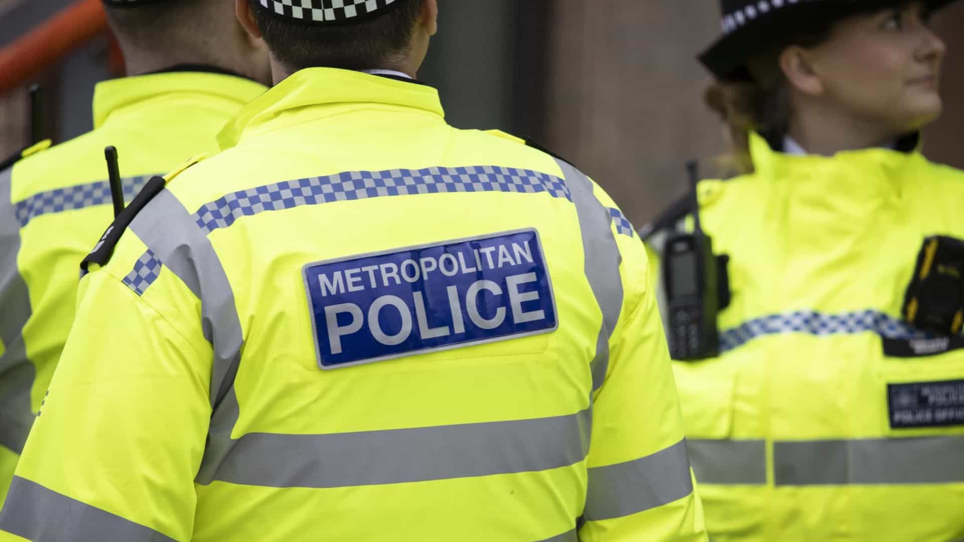 Dois polícias esfaqueados em Londres. Suspeito detido