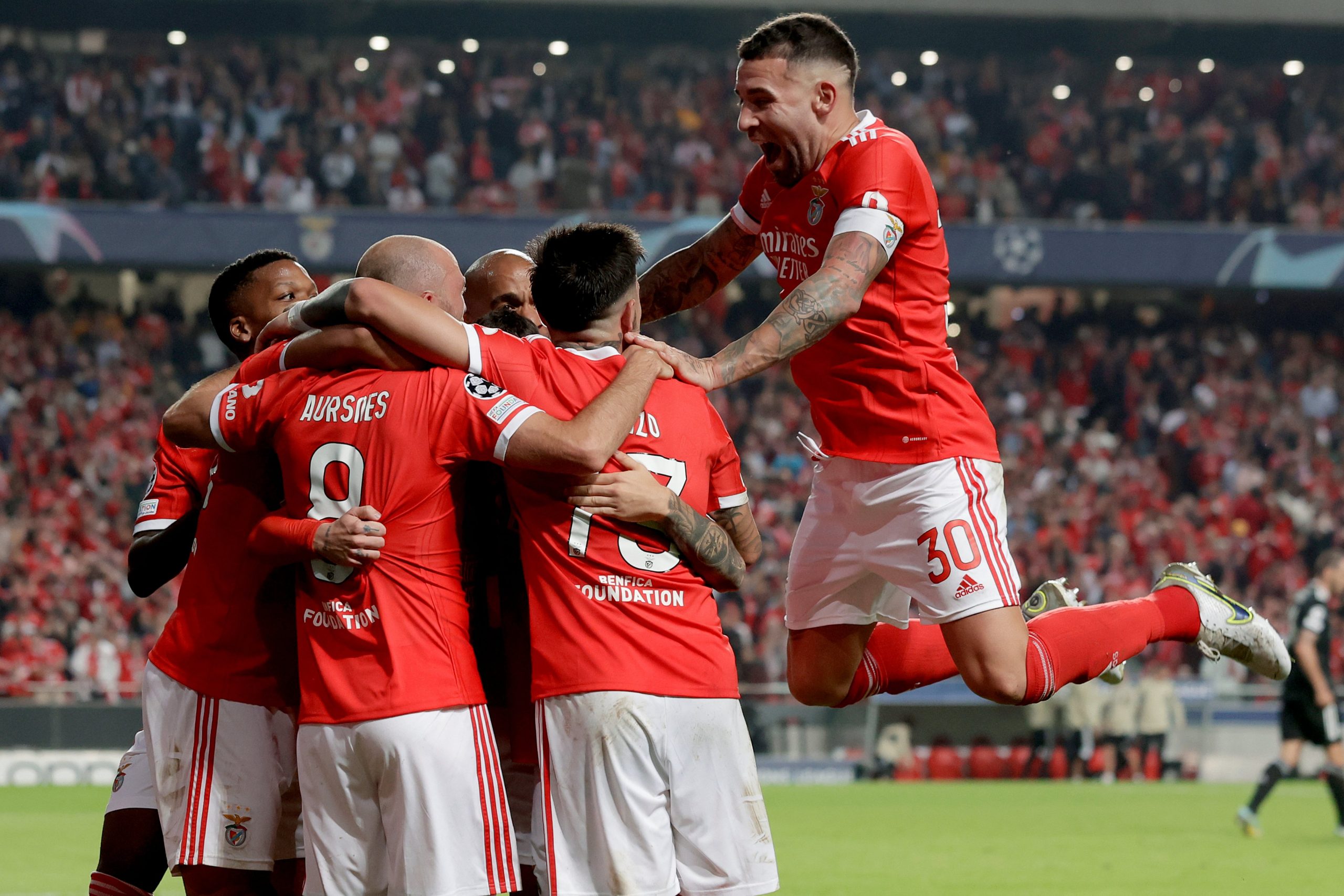 Benfica enche o orgulho e os bolsos na Liga dos Campeões