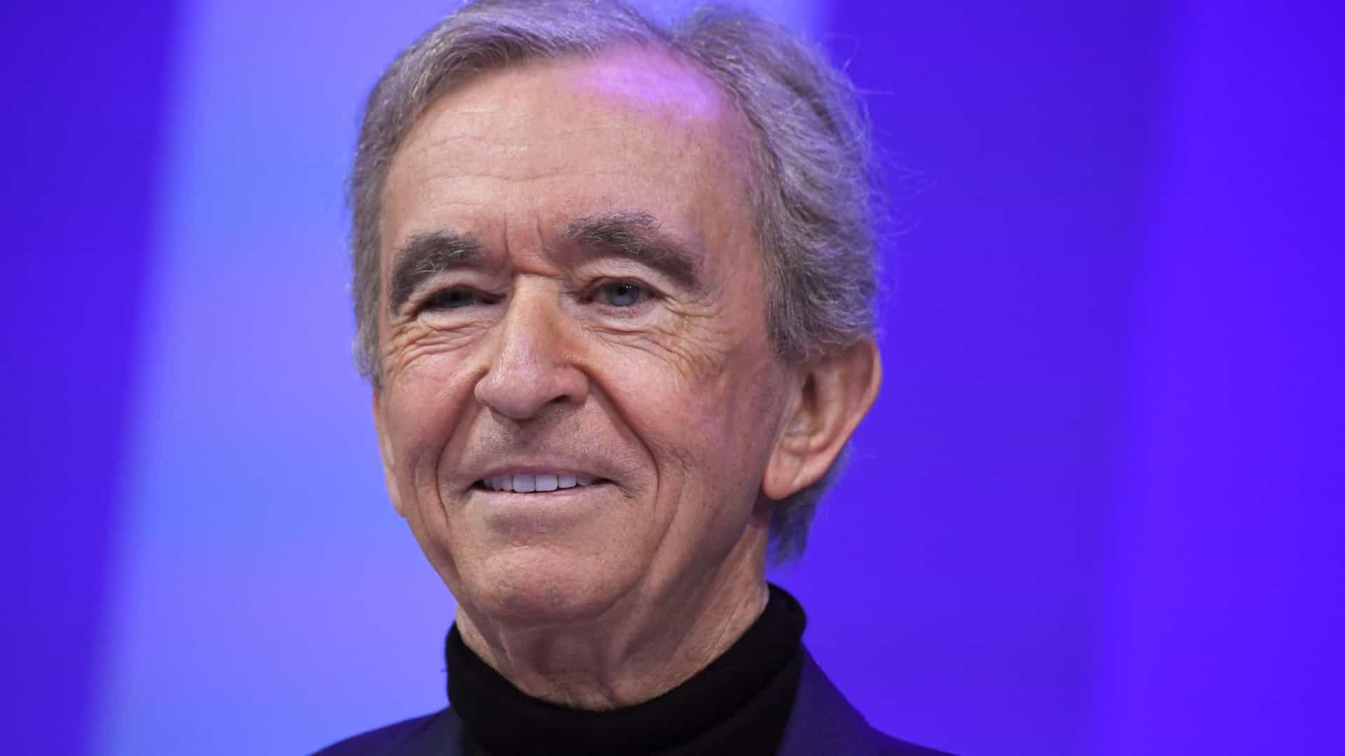 Dono da Louis Vuitton vende avião privado para não ser seguido no Twitter