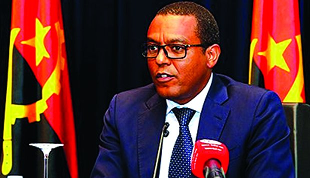 Deputados aprovam recondução de José de Lima Massano no BNA