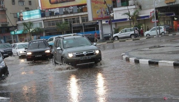 Chuvas inundam vários bairros de Luanda