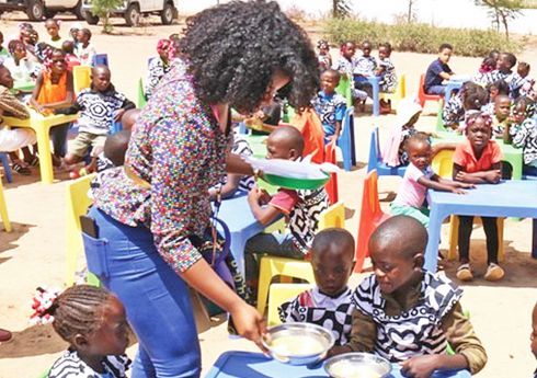 Crianças angolanas vão receber merendas escolar com apoio dos EUA