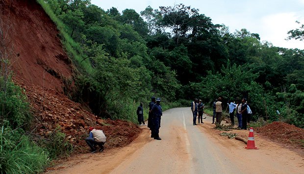 Deslizamento de terra ameaça circulação entre Bengo e Uíge
