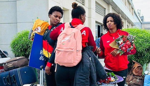 Selecção Nacional sénior feminina de andebol recebidas em festa