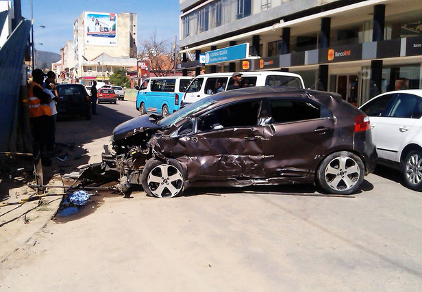 Carro desgovernado provoca 11 feridos em Luanda
