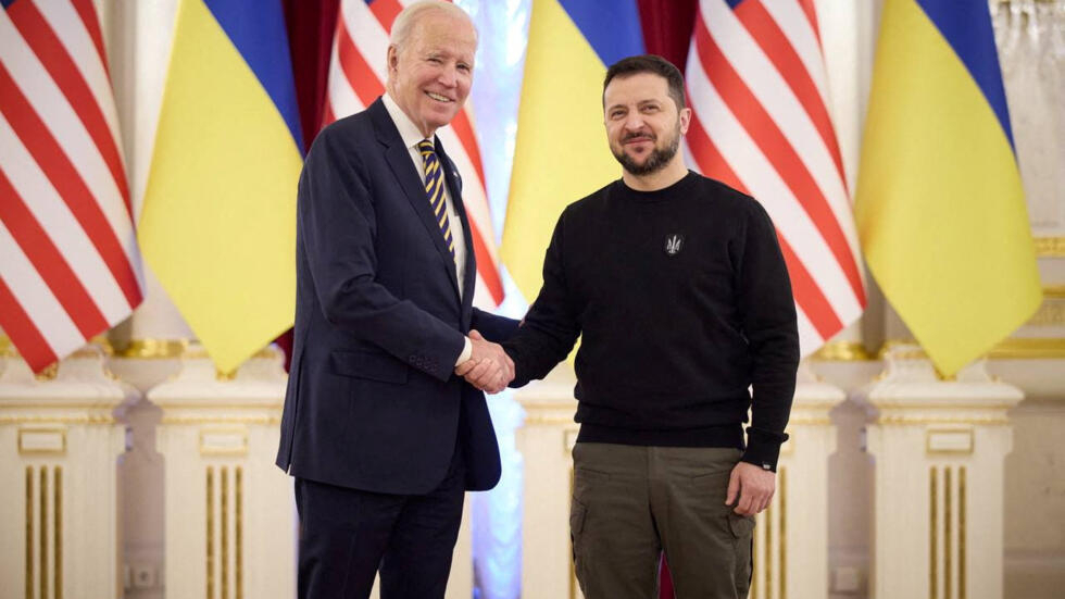 Joe Biden promete a Zelensky envio rápido de pacote de ajuda