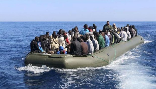 Reino Unido detém migrantes que serão deportados para Rwanda