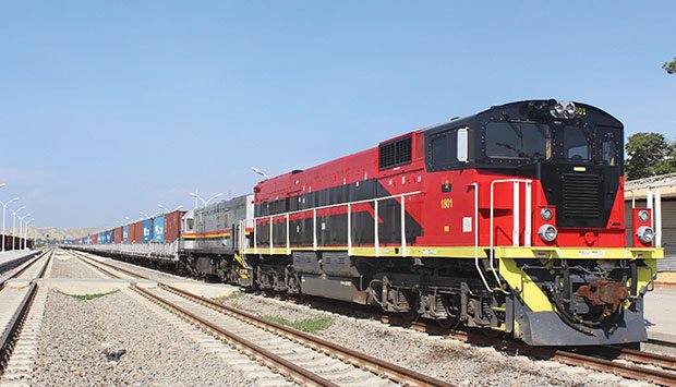 Passageiros perdem viagens por falta de lugares nos comboios de Benguela.