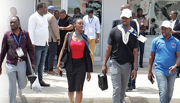 Sociedade civil e diáspora debatem crescimento do país