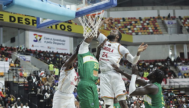 Angola supera Mali na Arena do Kilamba