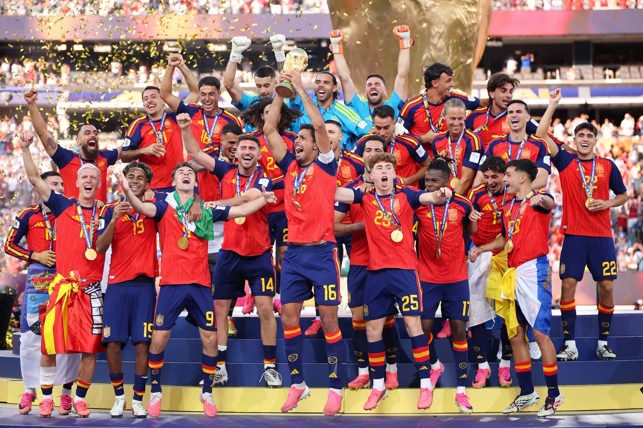 Espanha conquista bicampeonato mundial de futebol ao vencer Argentina