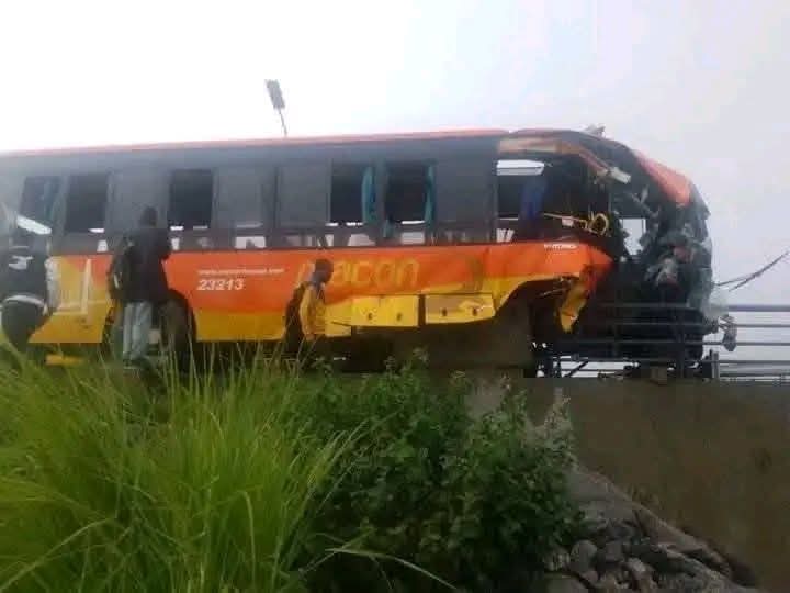Colisão entre autocarro e motorizada provoca 11 mortos e 12 feridos graves no Cuanza-Sul