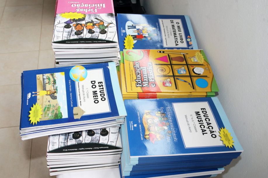 Bengo investiga suspeitas de comercialização ilegal de manuais escolares